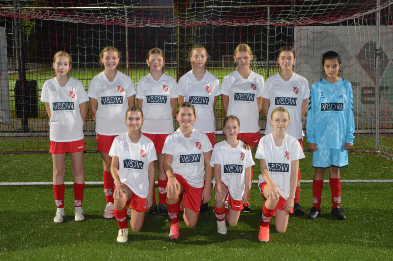 CANDIA’66 ZOEKT ENTHOUSIASTE MEIDEN DIE HET LEUK EN GEZELLIG VINDEN OM TE VOETBALLEN!!!